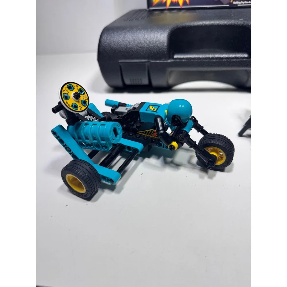 LEGO Technic Cyber Slam 8239 Building Set with Case and Instructions